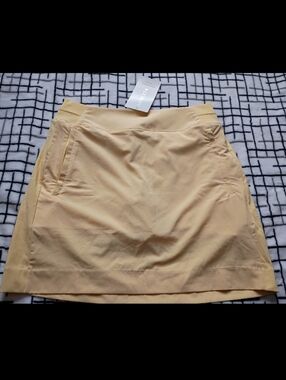 Athleta Size 4 Brooklyn 16" Light Yellow Skort New with Tags